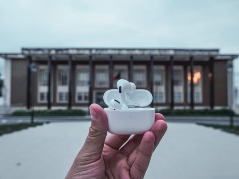 AirPods Pro 充電器（充電ケース）のみ【発送24時間以内】 - イヤフォン